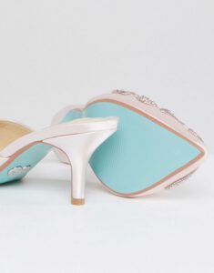 Muiltjes versierd met stenen Betsy Johnson